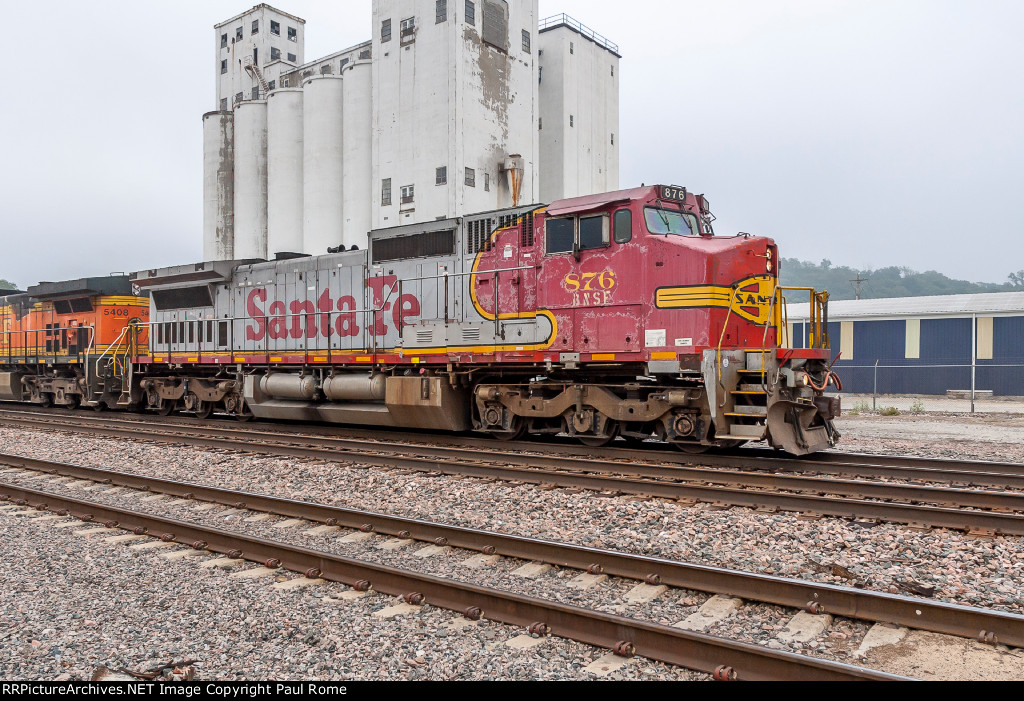 BNSF 876, GE C40-8W, ex ATSF 876 Warbonnet